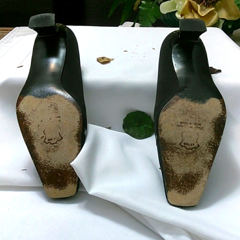 Stuart Weitzman Ladied Slip On Heel - image 5